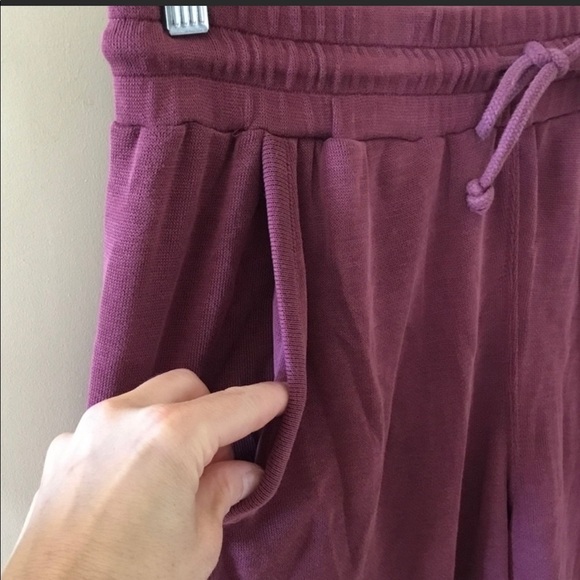 Free People Movement Back Into It Merlot Joggers Pants Sz Med - Picture 3 of 6